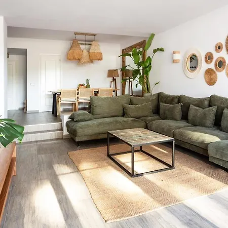 Boho Riviera, Near Nikki
